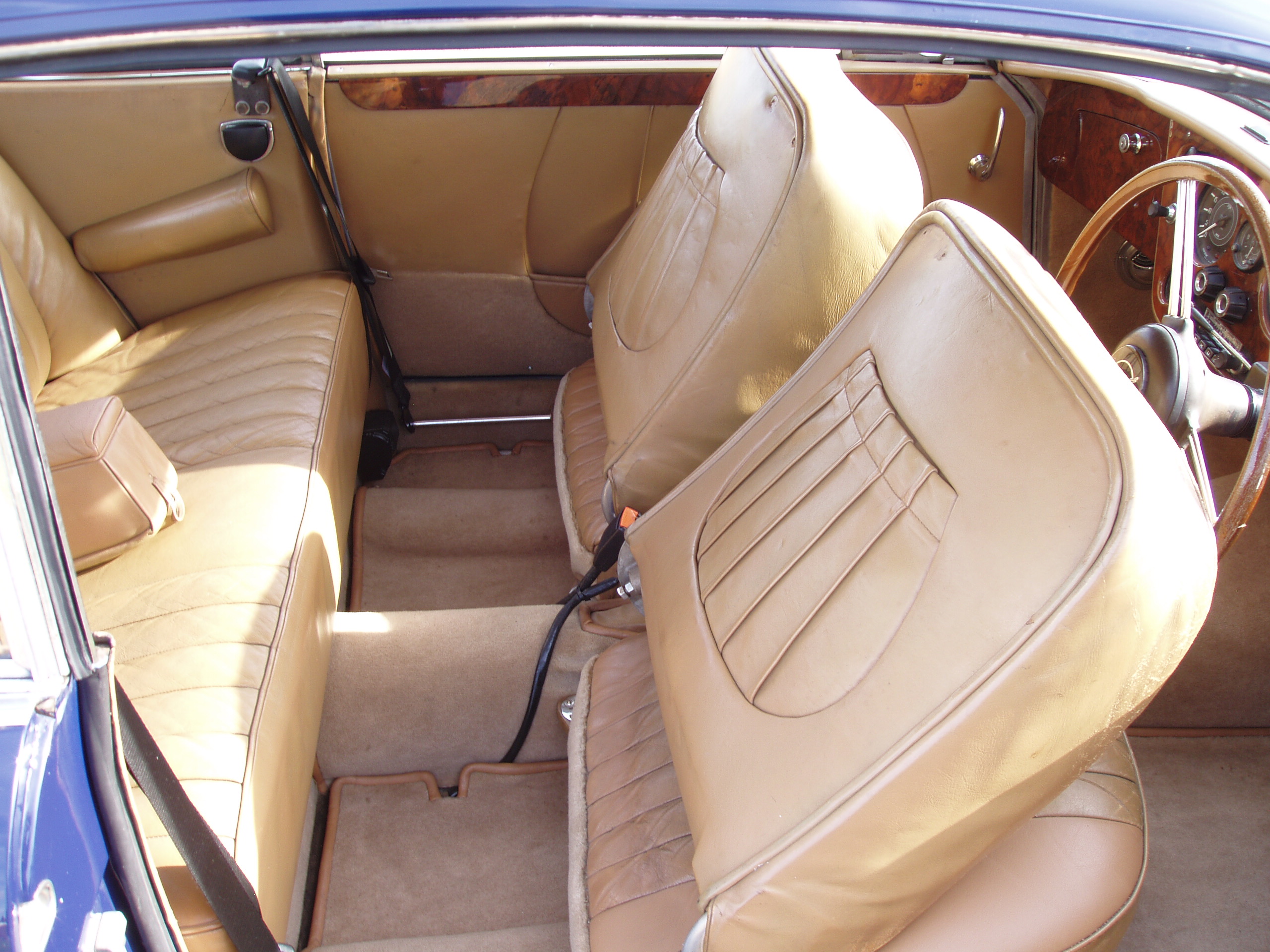 Alvis TE21 Saloon - Image 10