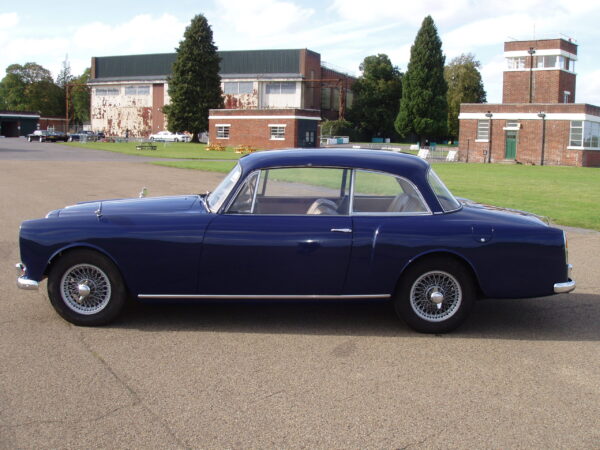 Alvis TE21 Saloon - Image 17
