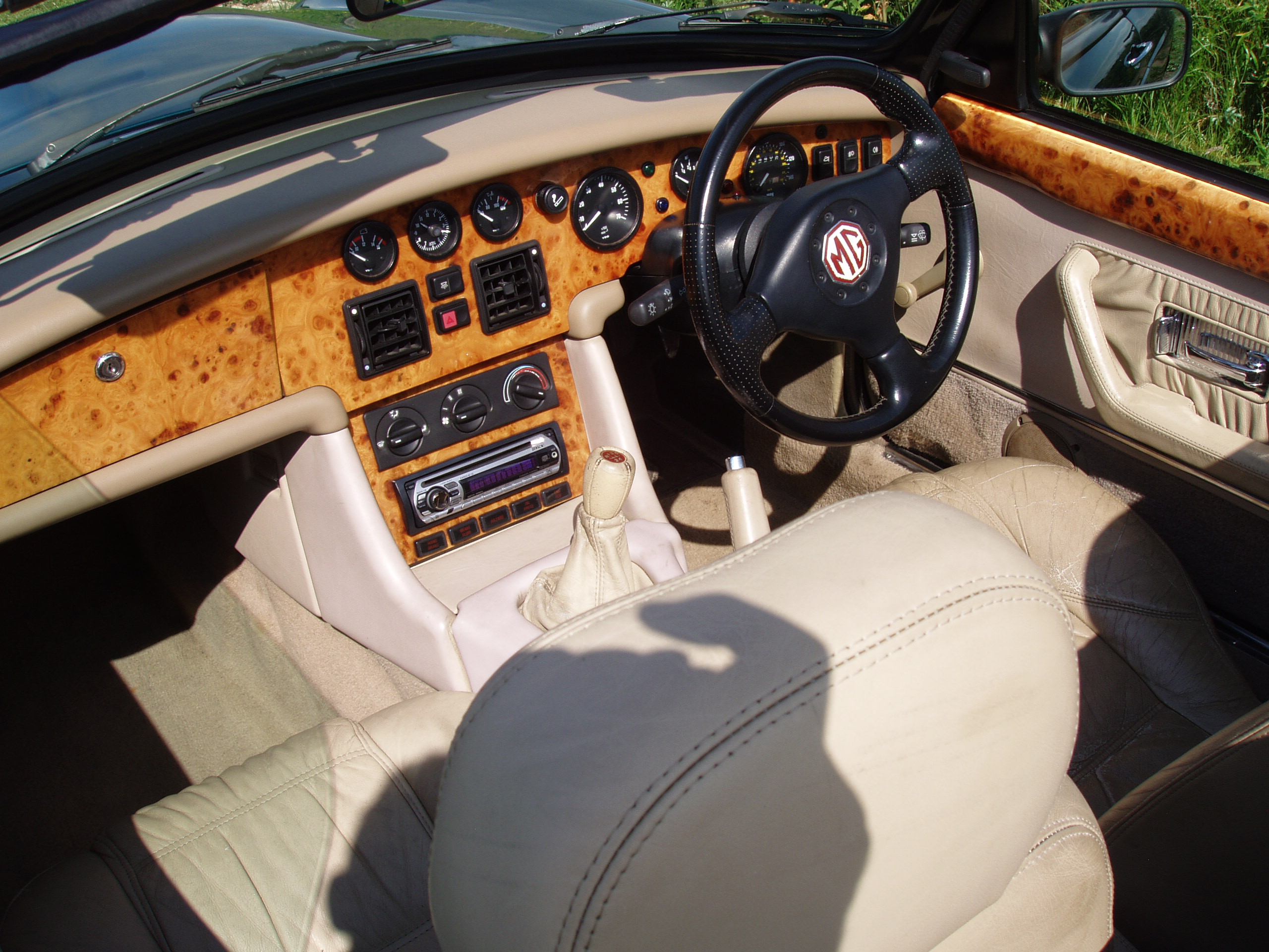 MG RV8 Sports - Image 8