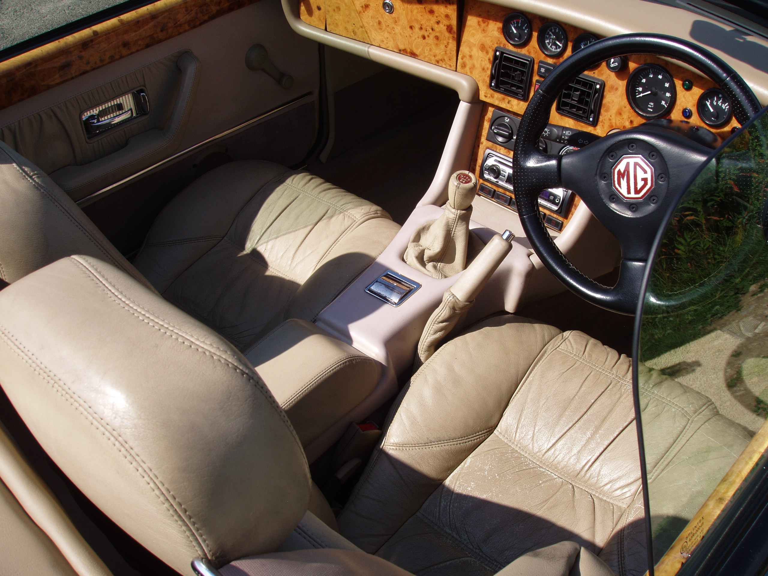 MG RV8 Sports - Image 9