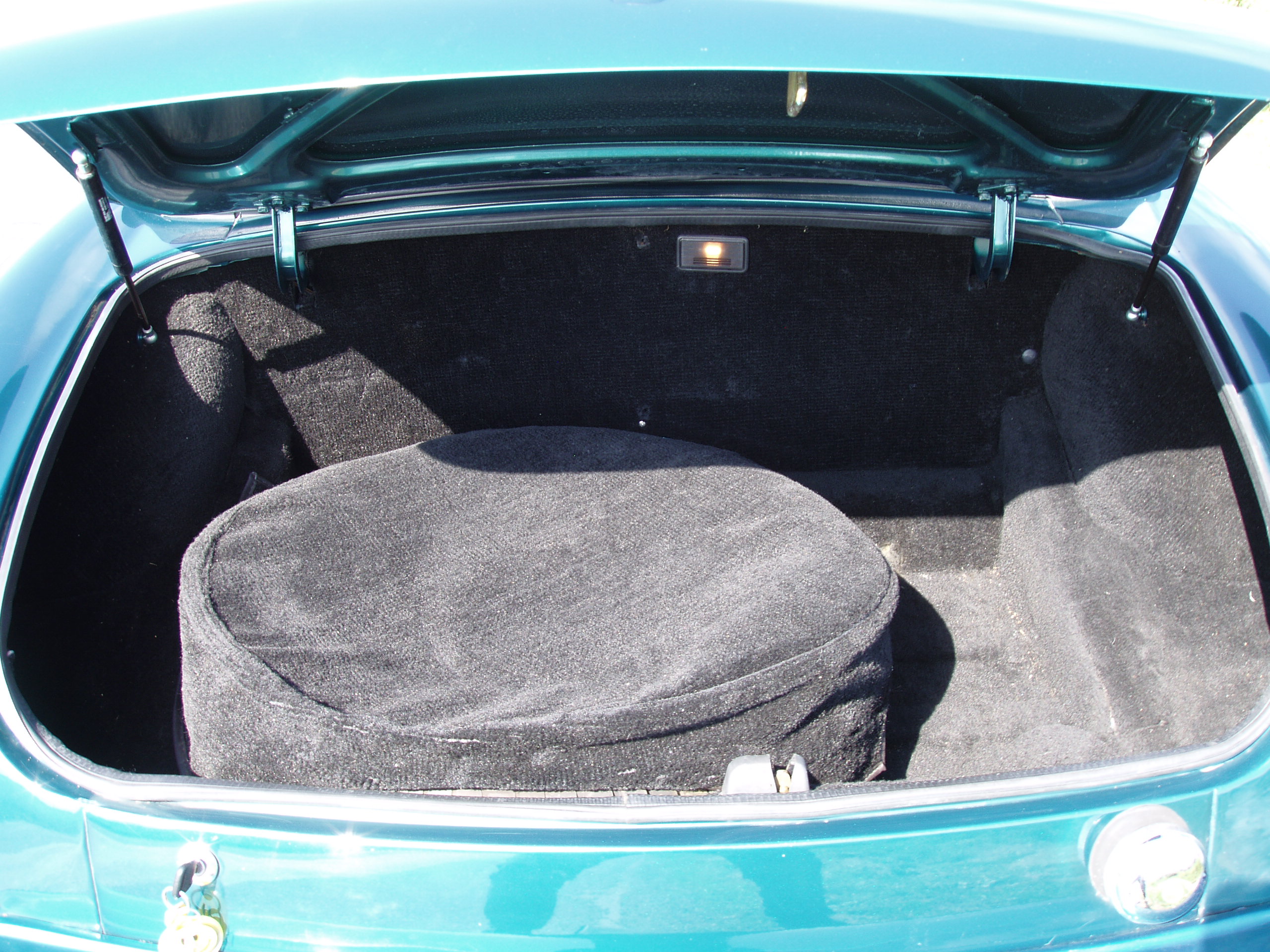 MG RV8 Sports - Image 18