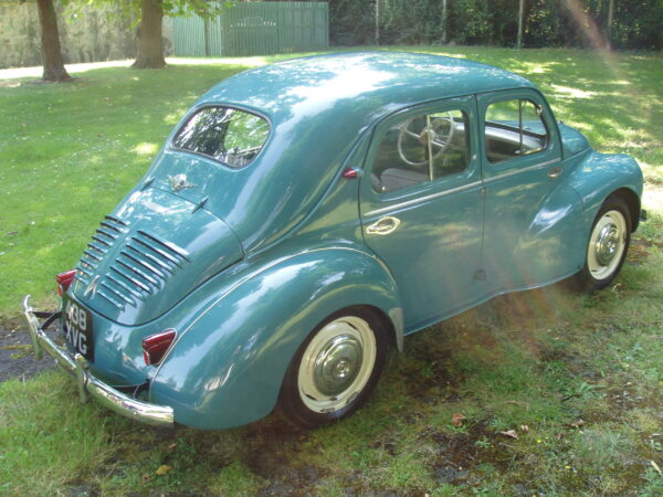 Renault 4CV 4-door Saloon - Image 4