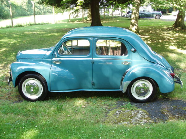 Renault 4CV 4-door Saloon - Image 7