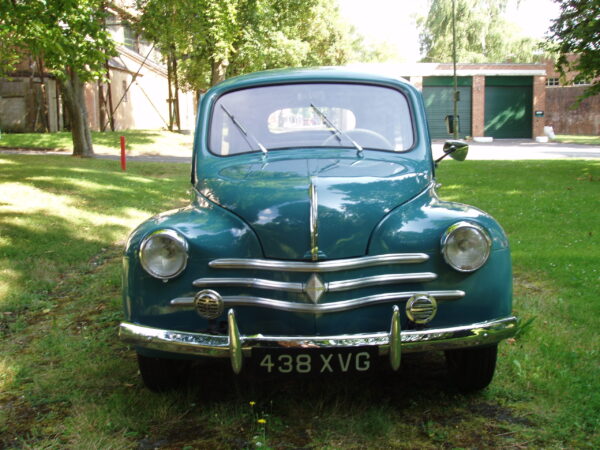 Renault 4CV 4-door Saloon - Image 8