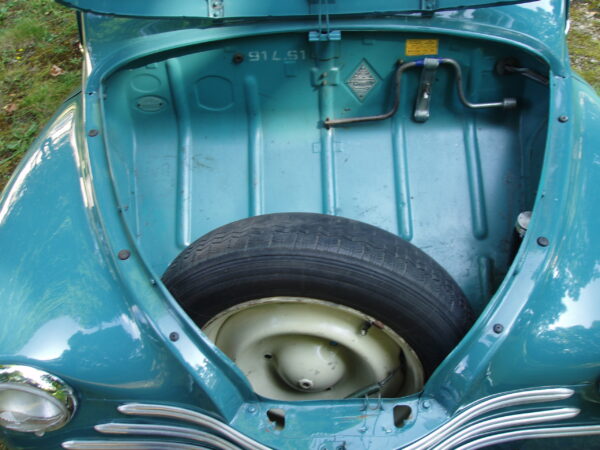 Renault 4CV 4-door Saloon - Image 9