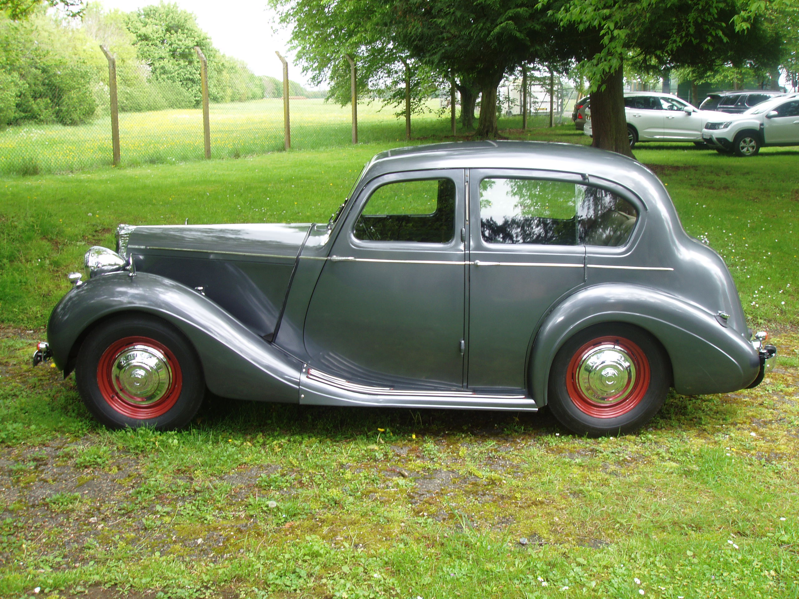 Sunbeam Talbot Ten 4-door Saloon - Image 4