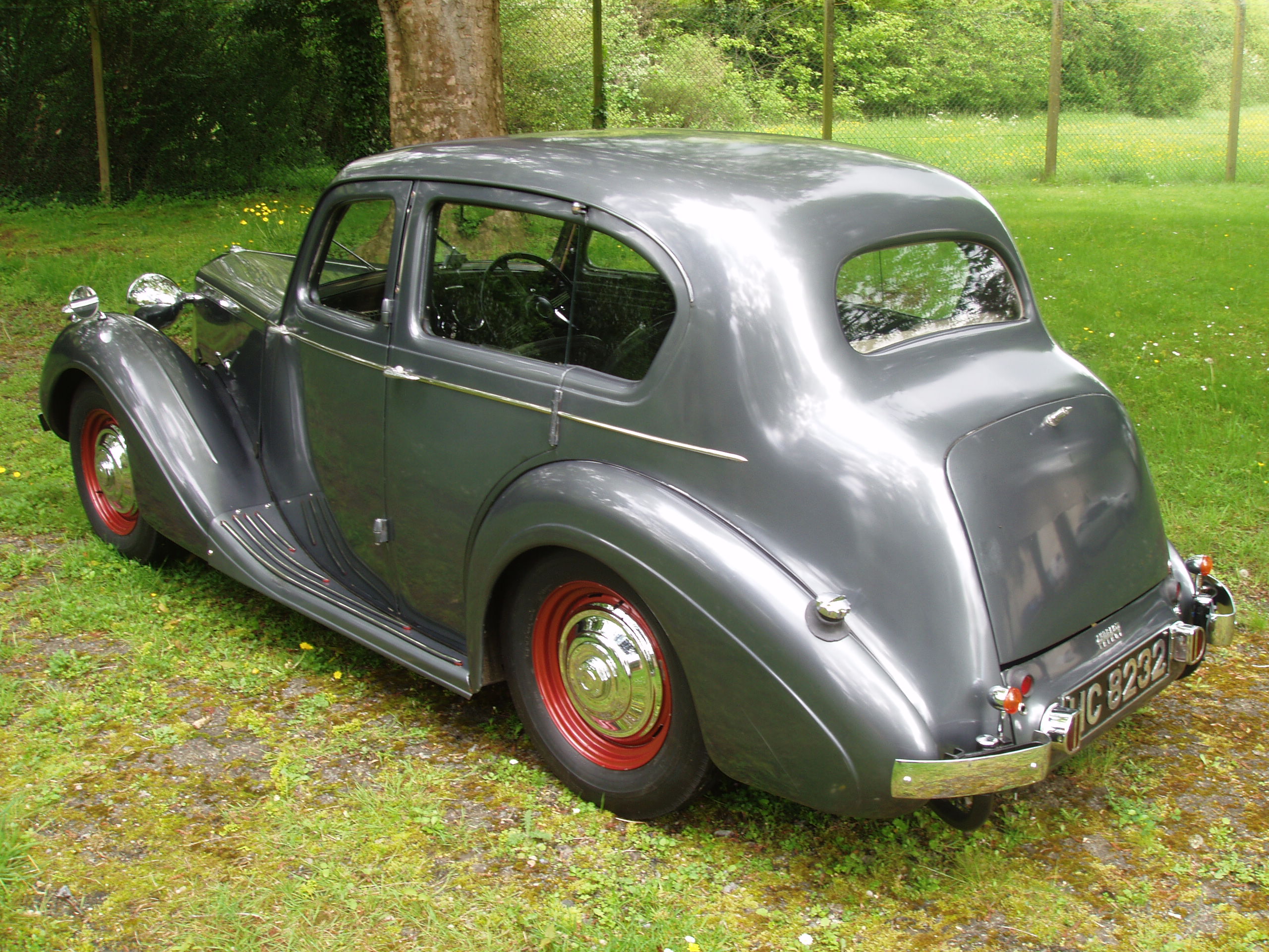 Sunbeam Talbot Ten 4-door Saloon - Image 5