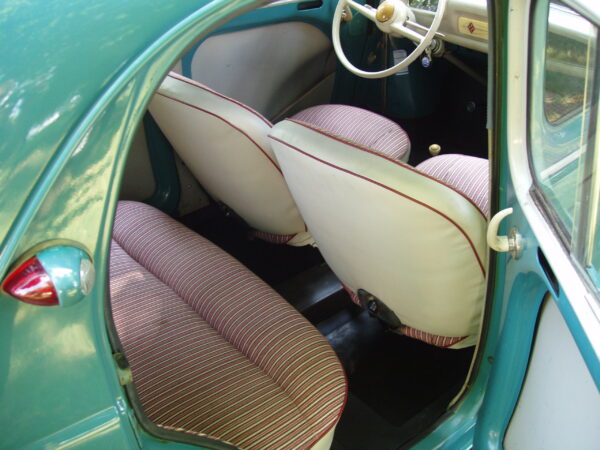 Renault 4CV 4-door Saloon - Image 13