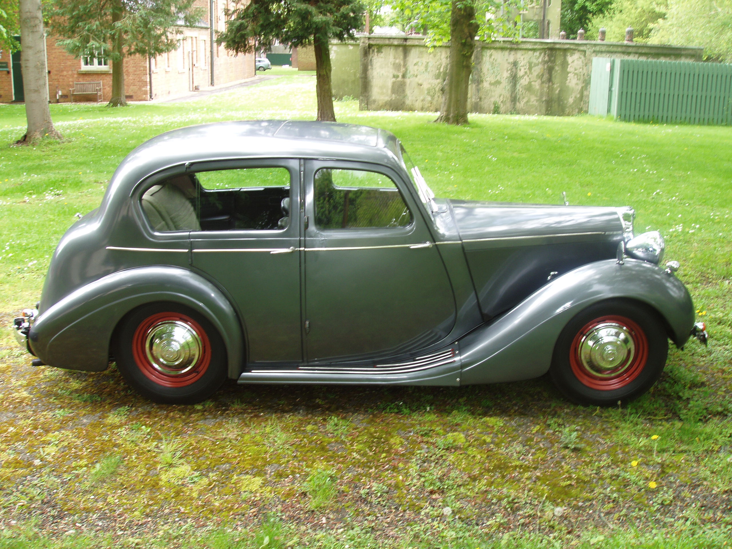 Sunbeam Talbot Ten 4-door Saloon - Image 8