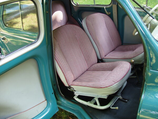 Renault 4CV 4-door Saloon - Image 14