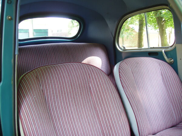 Renault 4CV 4-door Saloon - Image 16