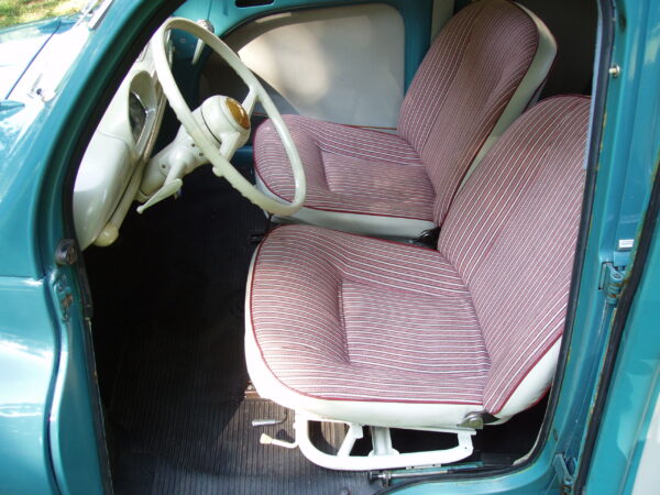 Renault 4CV 4-door Saloon - Image 17