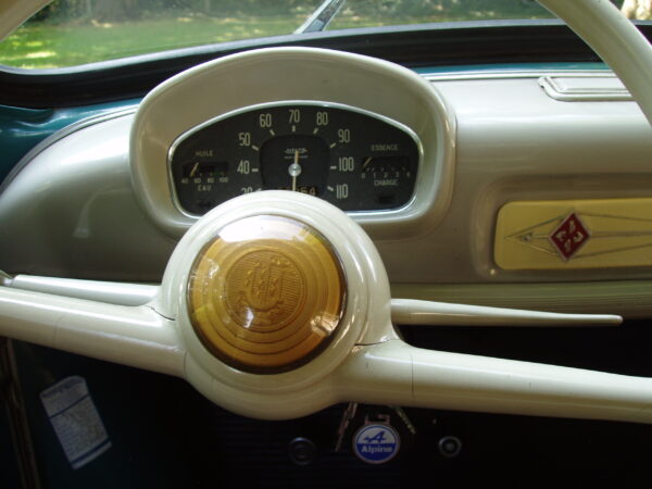 Renault 4CV 4-door Saloon - Image 19