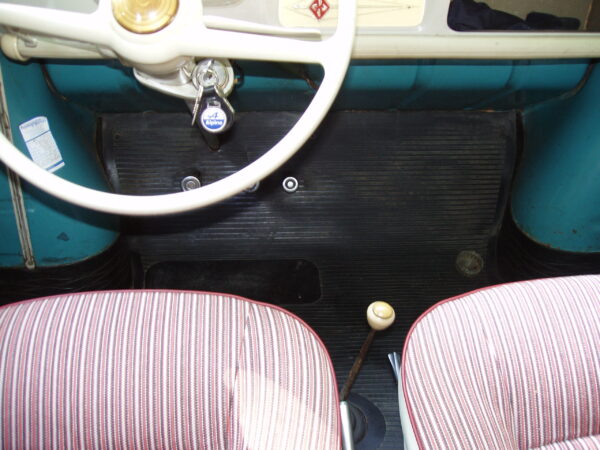 Renault 4CV 4-door Saloon - Image 20