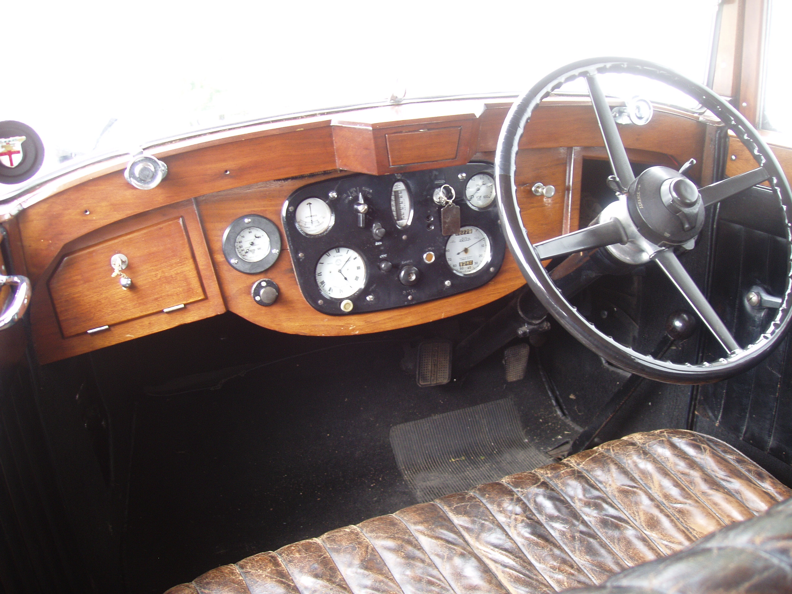 Sunbeam 18 hp Six-light Saloon - Image 9