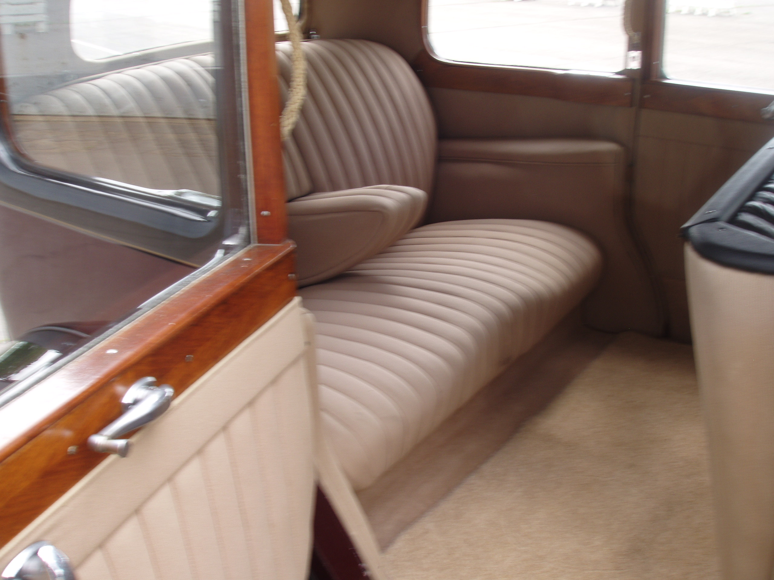 Sunbeam 18 hp Six-light Saloon - Image 12