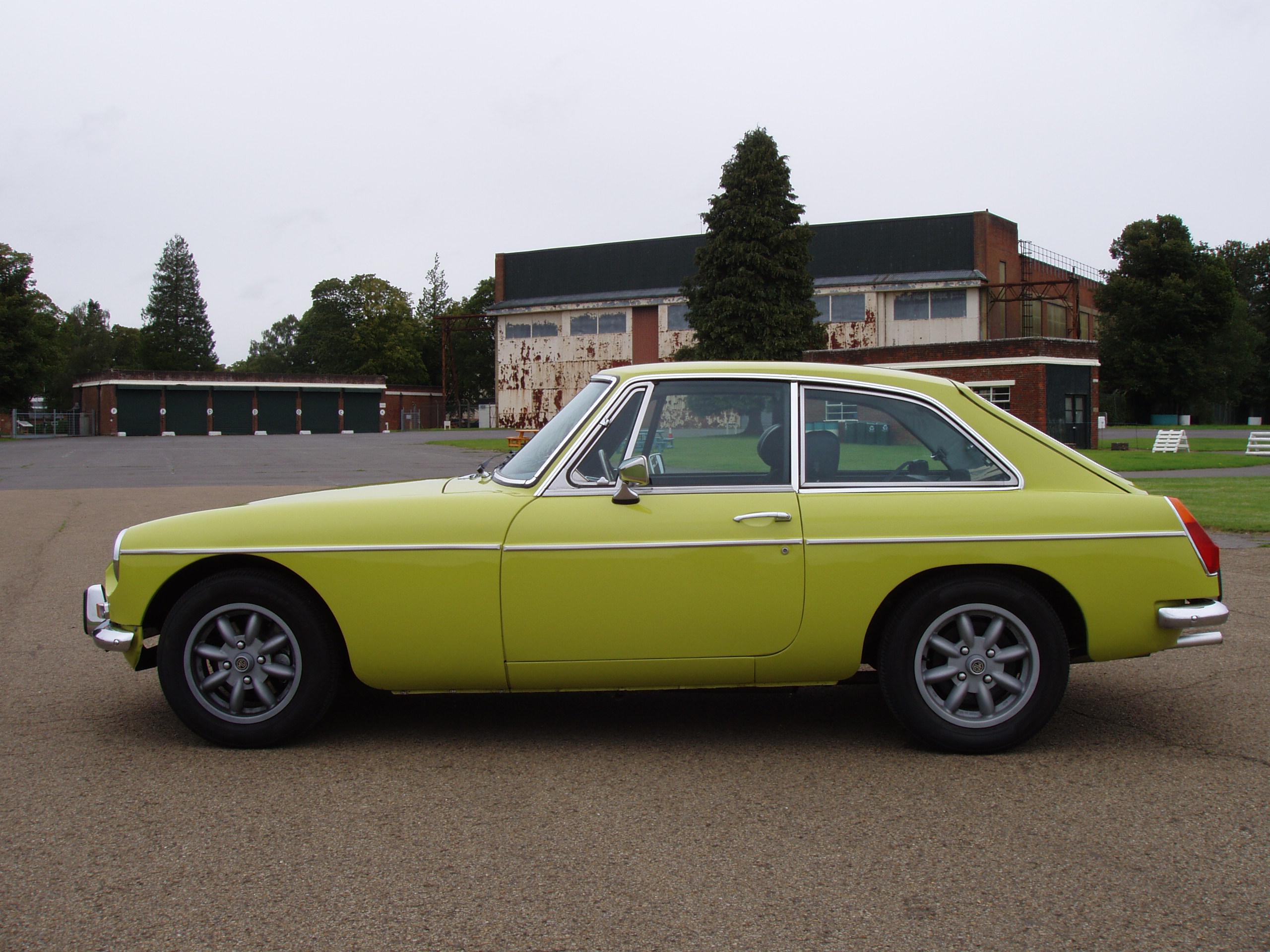 MG B GT - Image 3