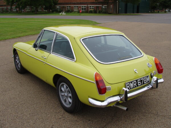 MG B GT - Image 4