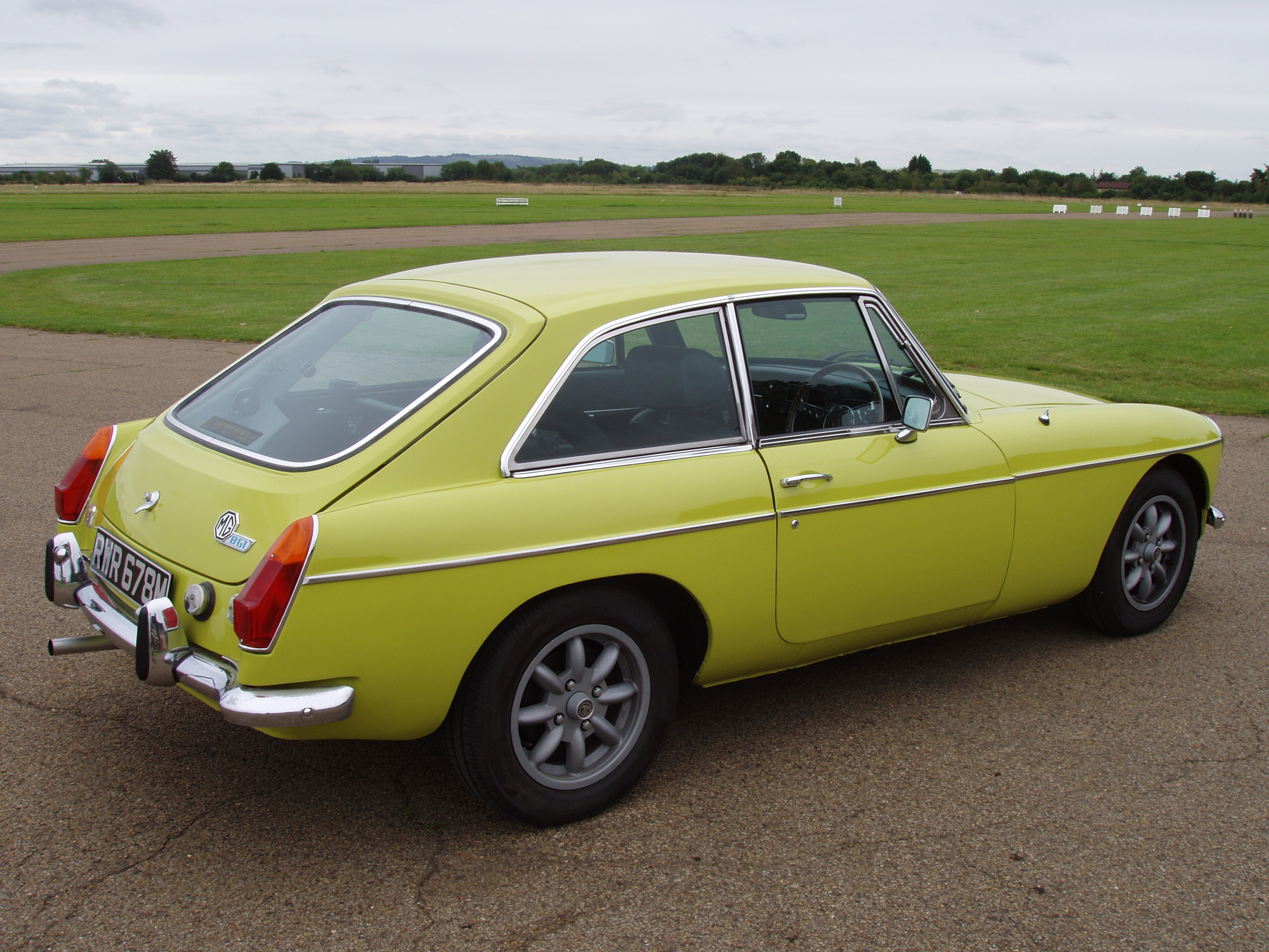 MG B GT - Image 5