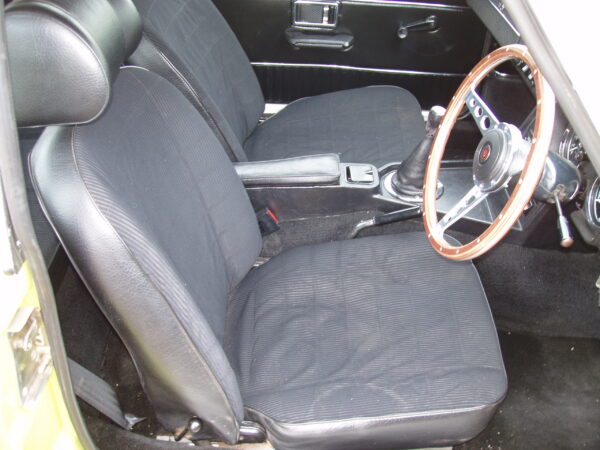MG B GT - Image 7