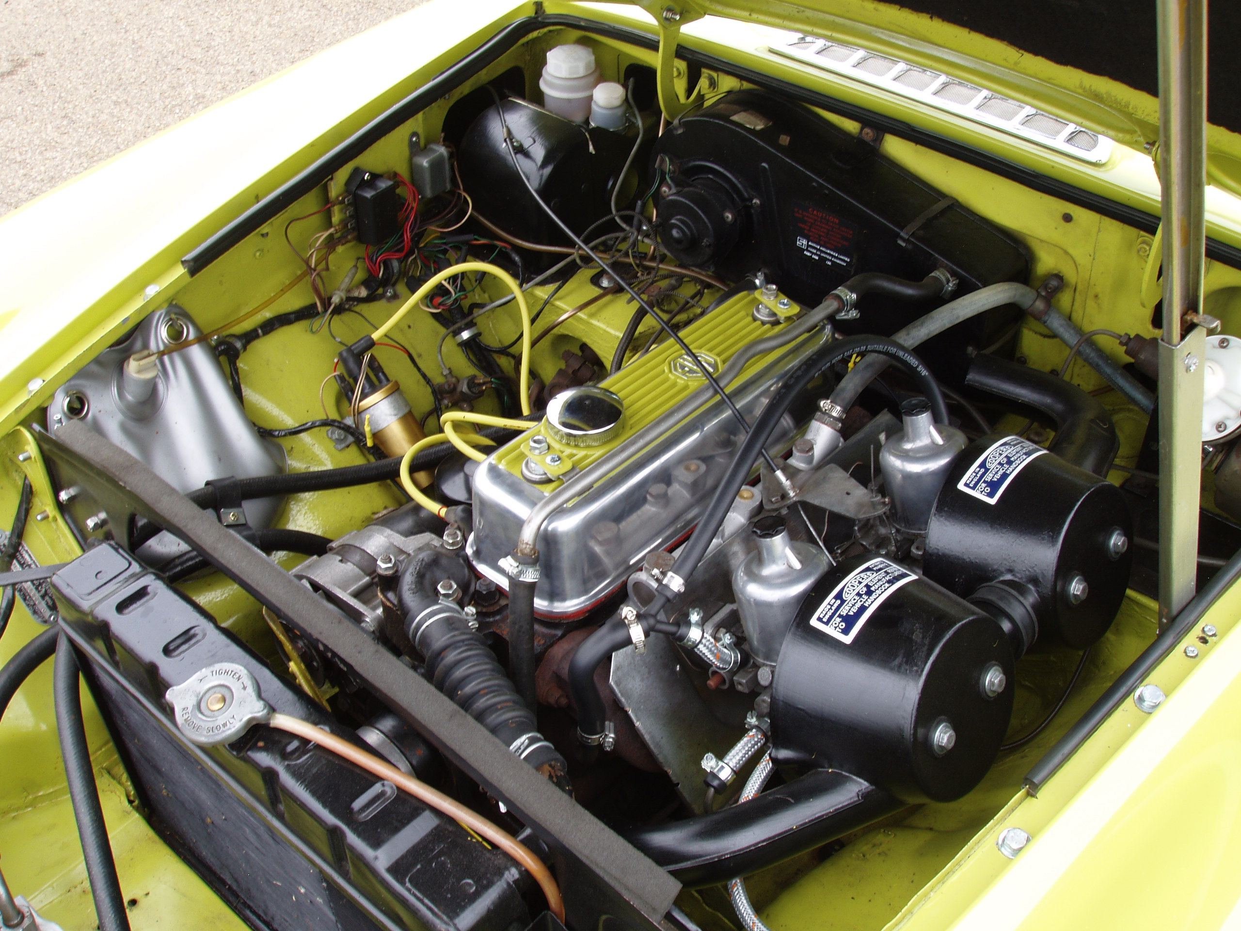 MG B GT - Image 15