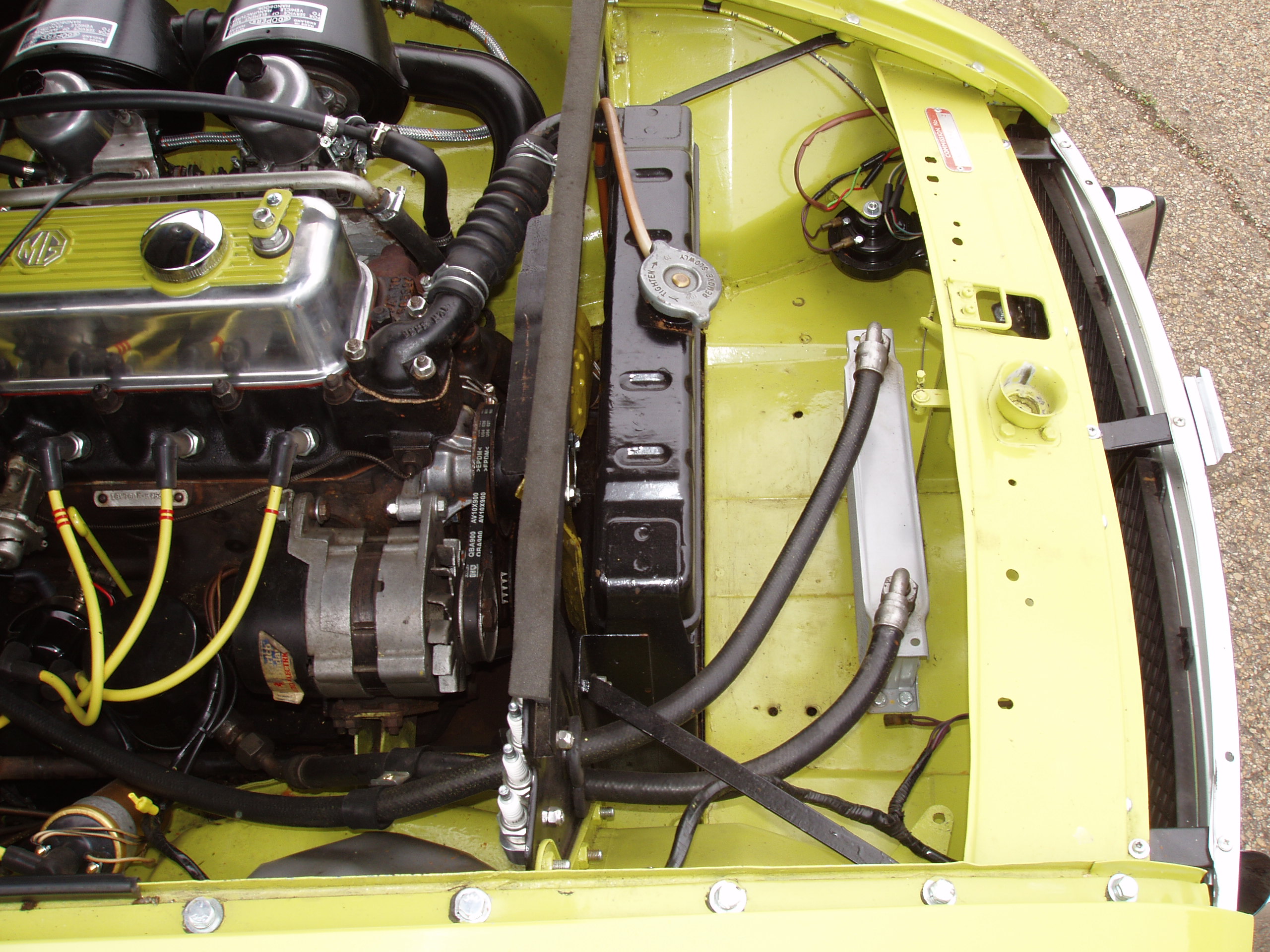 MG B GT - Image 17