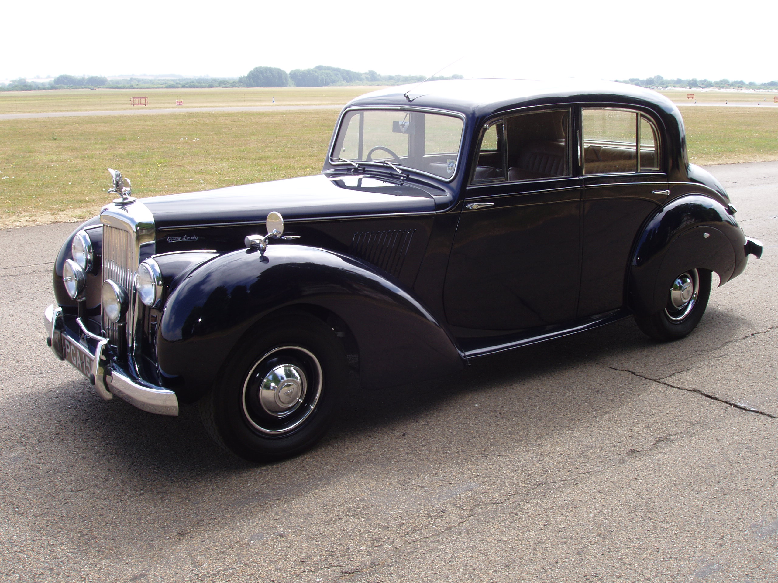 Alvis TC21/100 Saloon - Image 3