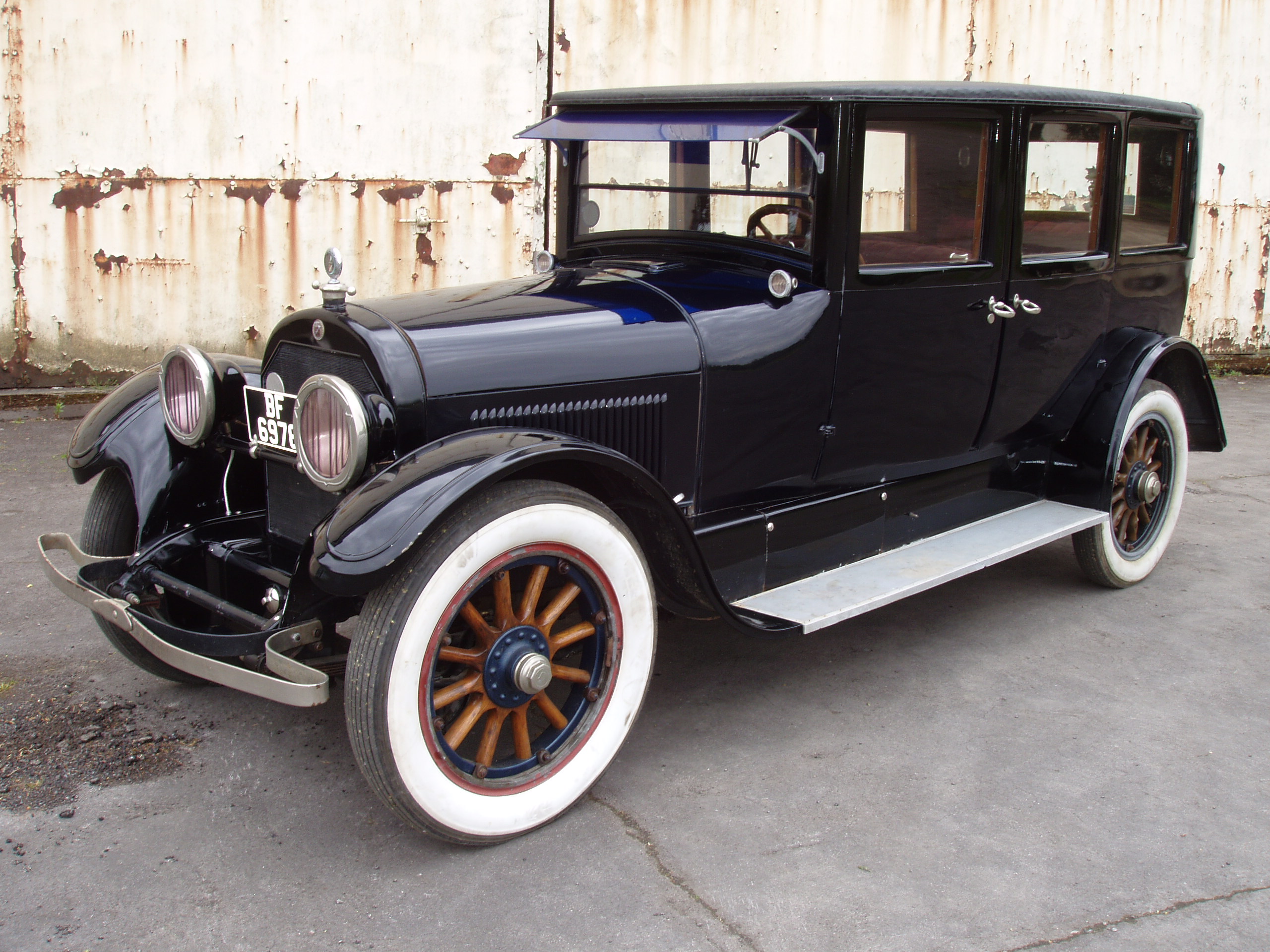 Cadillac V8 Town Sedan V61