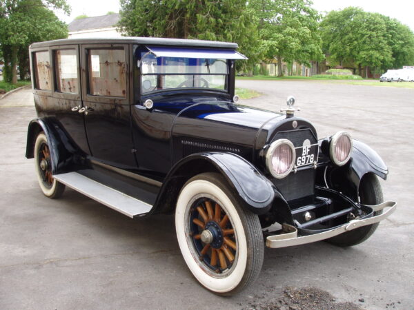 Cadillac V8 Town Sedan V61 - Image 5
