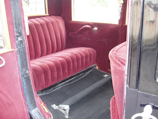 Cadillac V8 Town Sedan V61 - Image 6