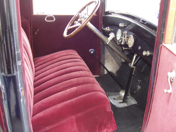 Cadillac V8 Town Sedan V61 - Image 9