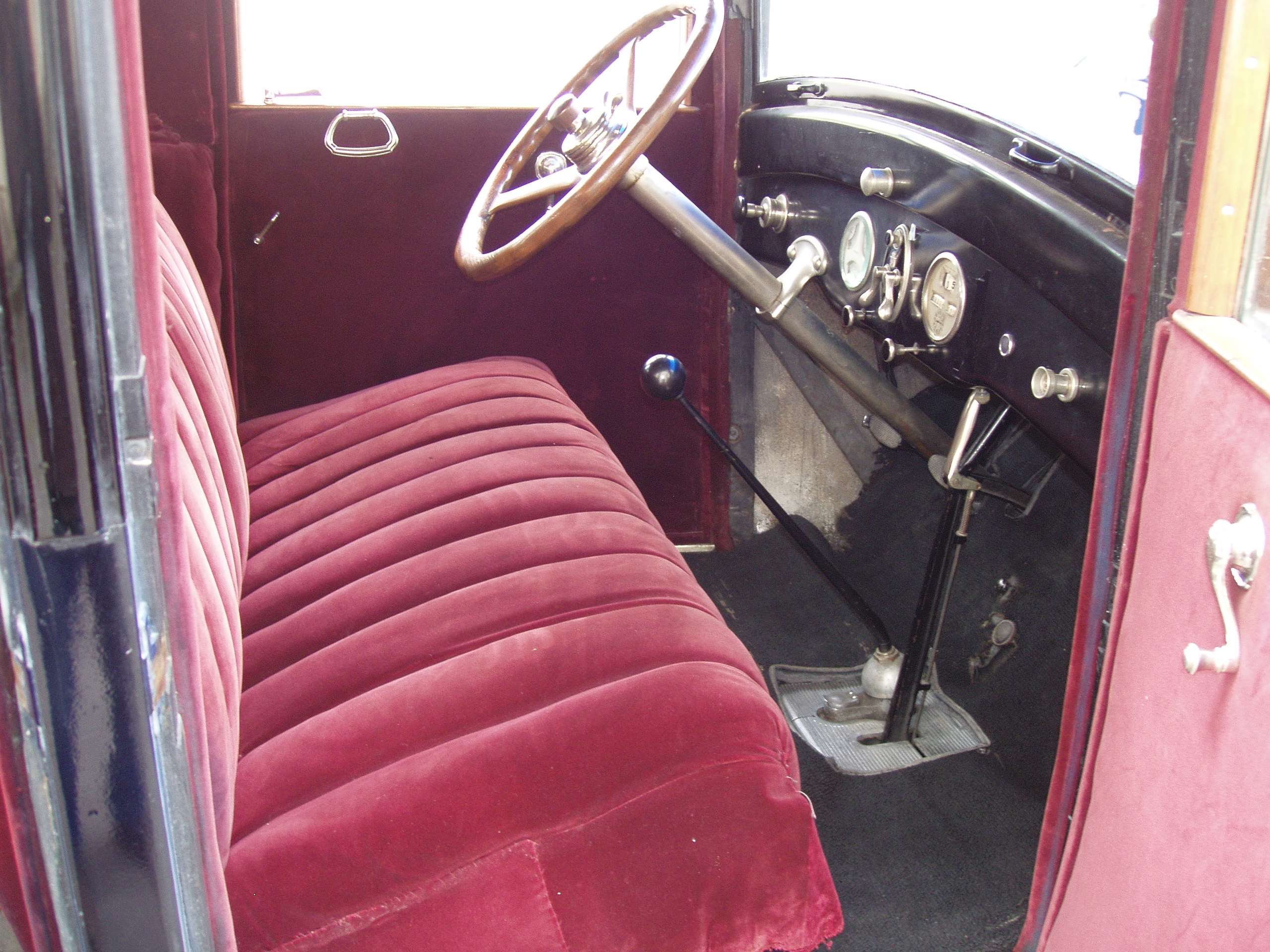 Cadillac V8 Town Sedan V61 - Image 9