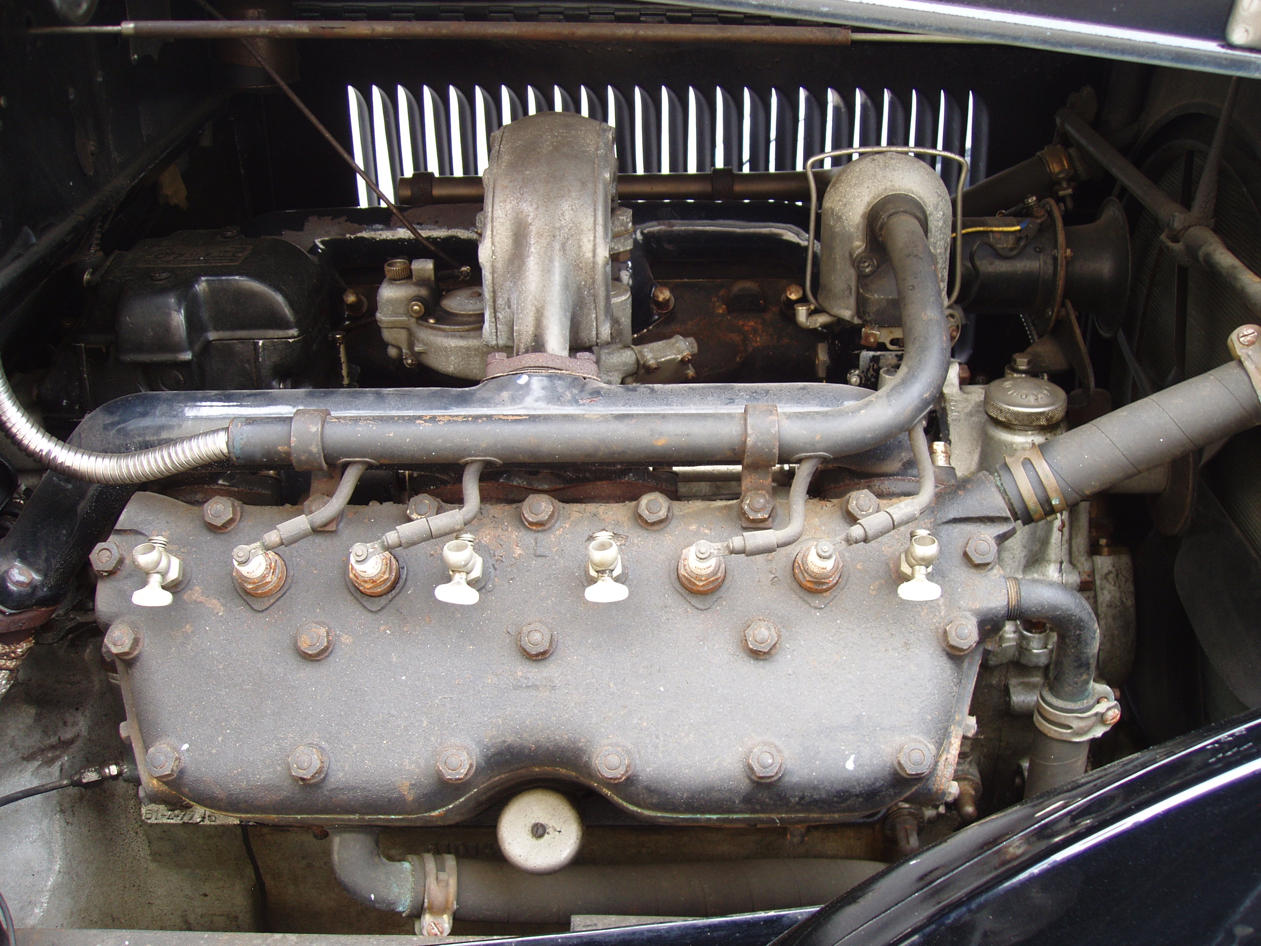 Cadillac V8 Town Sedan V61 - Image 11