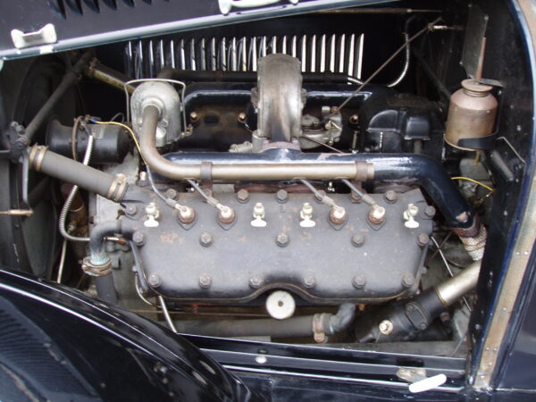 Cadillac V8 Town Sedan V61 - Image 12