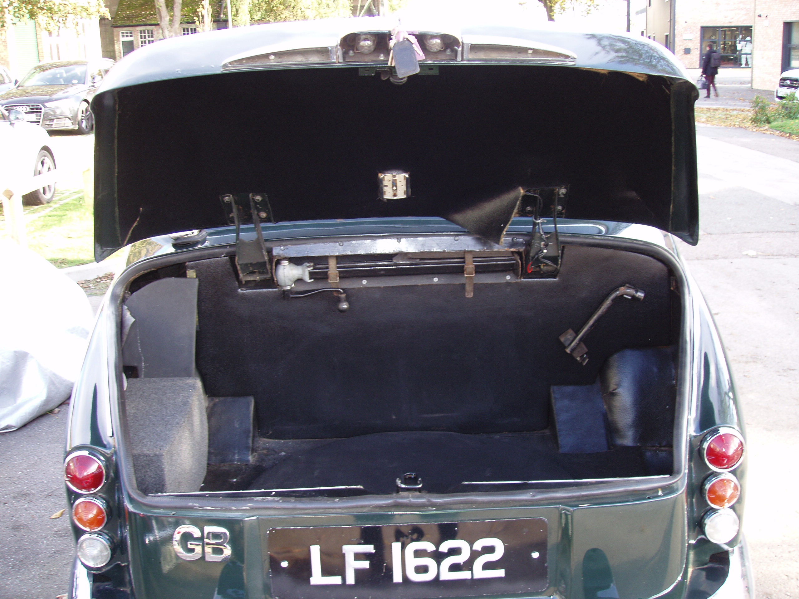 Daimler Majestic Major - Image 21