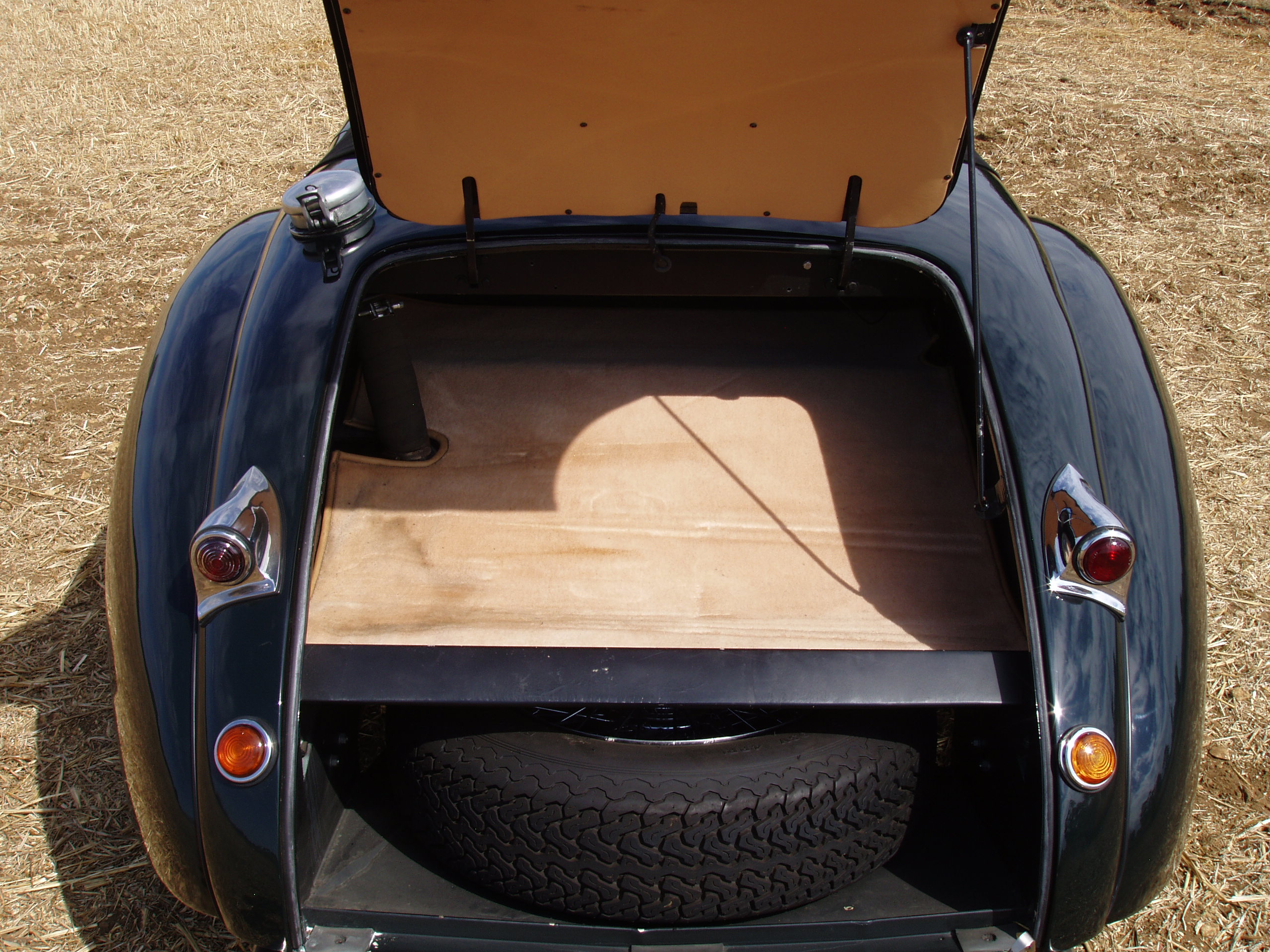 Jaguar XK120 Aluminium Bodied Roadster - Image 15
