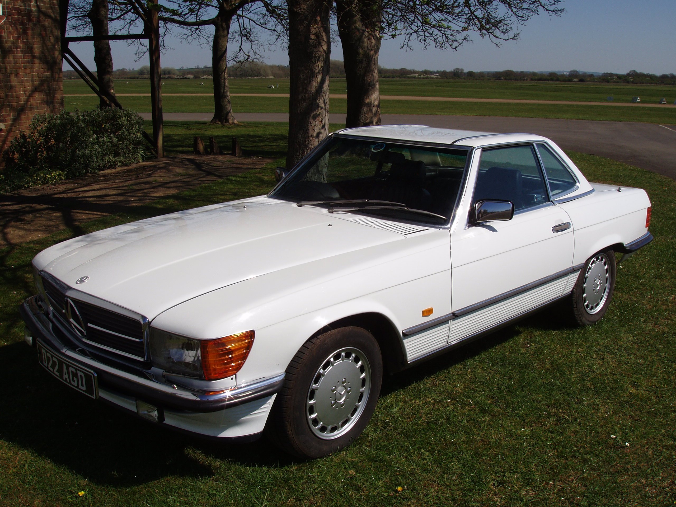 Mercedes Benz 420SL - Image 13