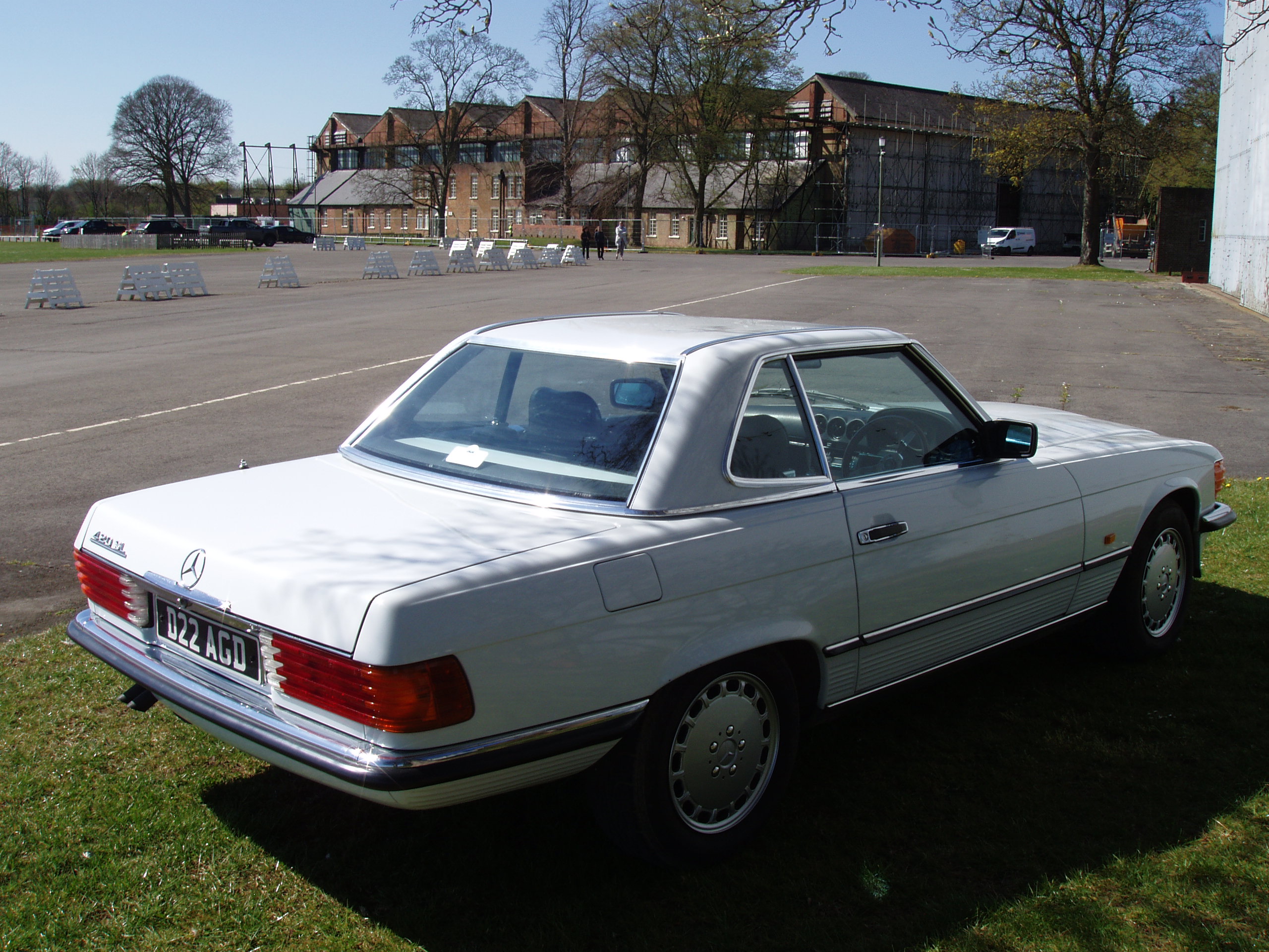 Mercedes Benz 420SL - Image 14