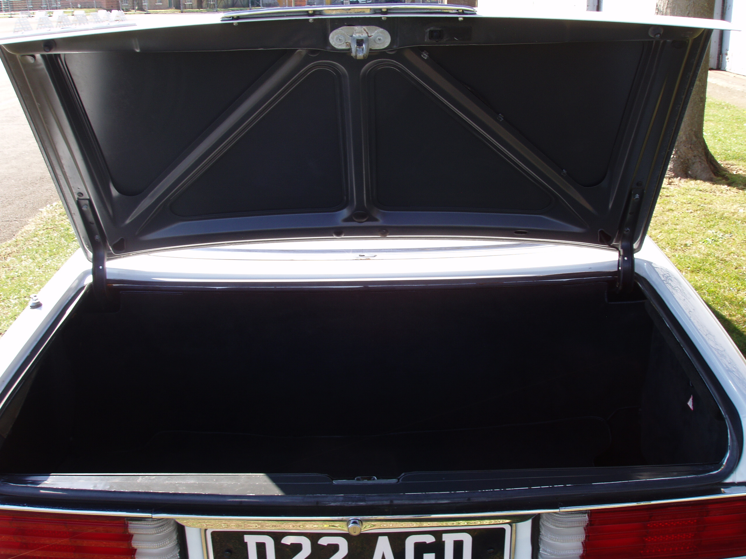 Mercedes Benz 420SL - Image 33